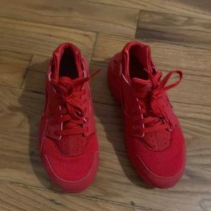 almost brand new huaraches in red. loose laced already.